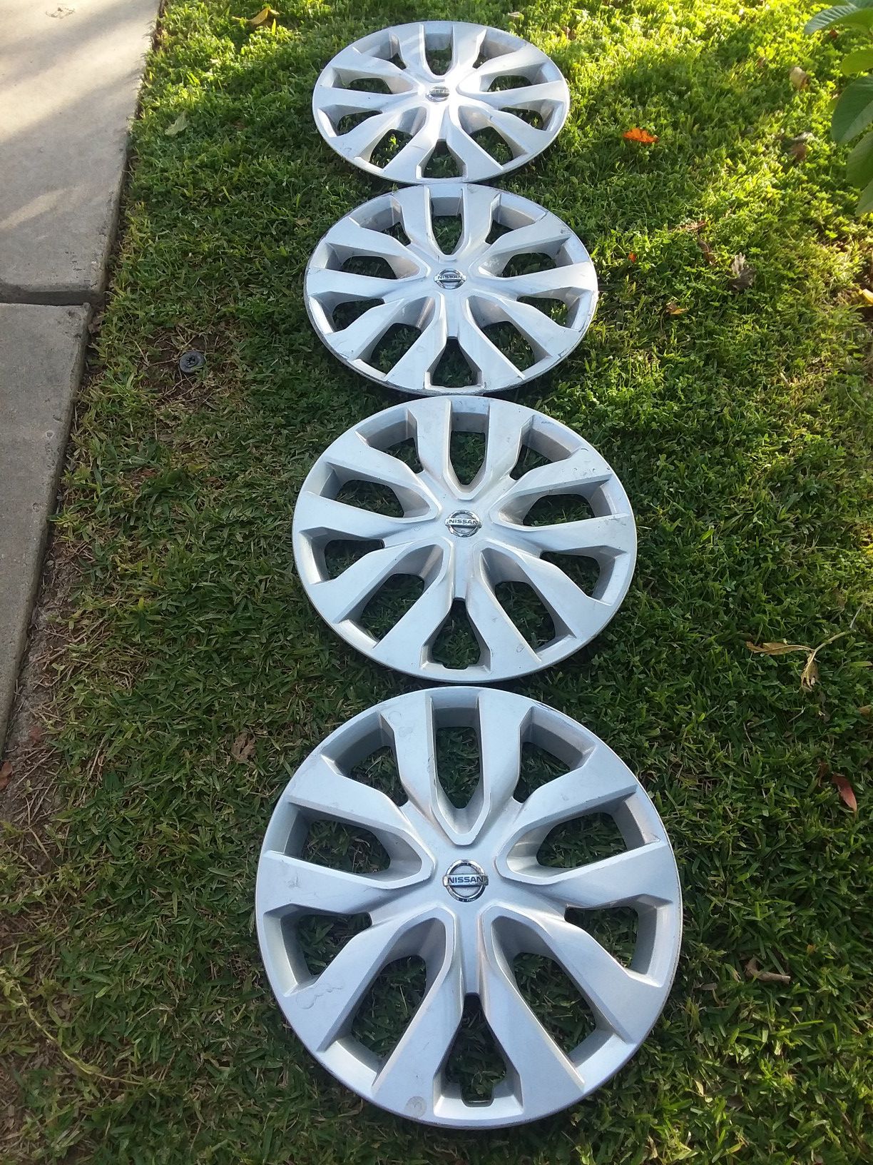 Nissan hubcaps