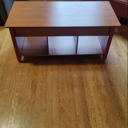 Lift Top Coffee Table with Storage - Excellent Condition