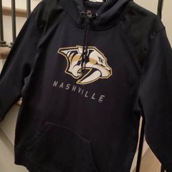 Nashville Preds Pullover Hoodie Adult M