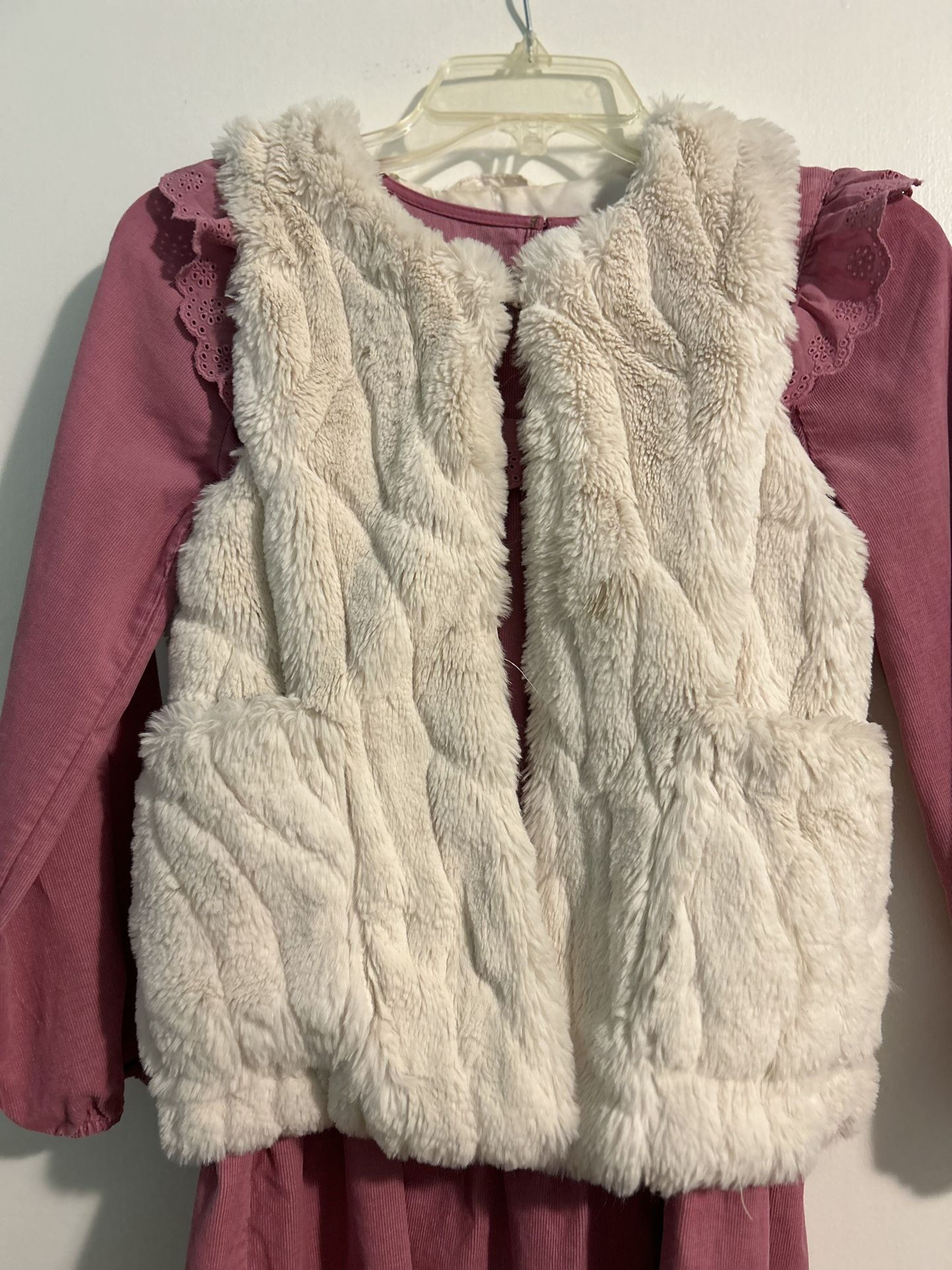 ZARA Girls Cream Fur Vest Size 8/9 - Kids | Color: Beige | Size: M