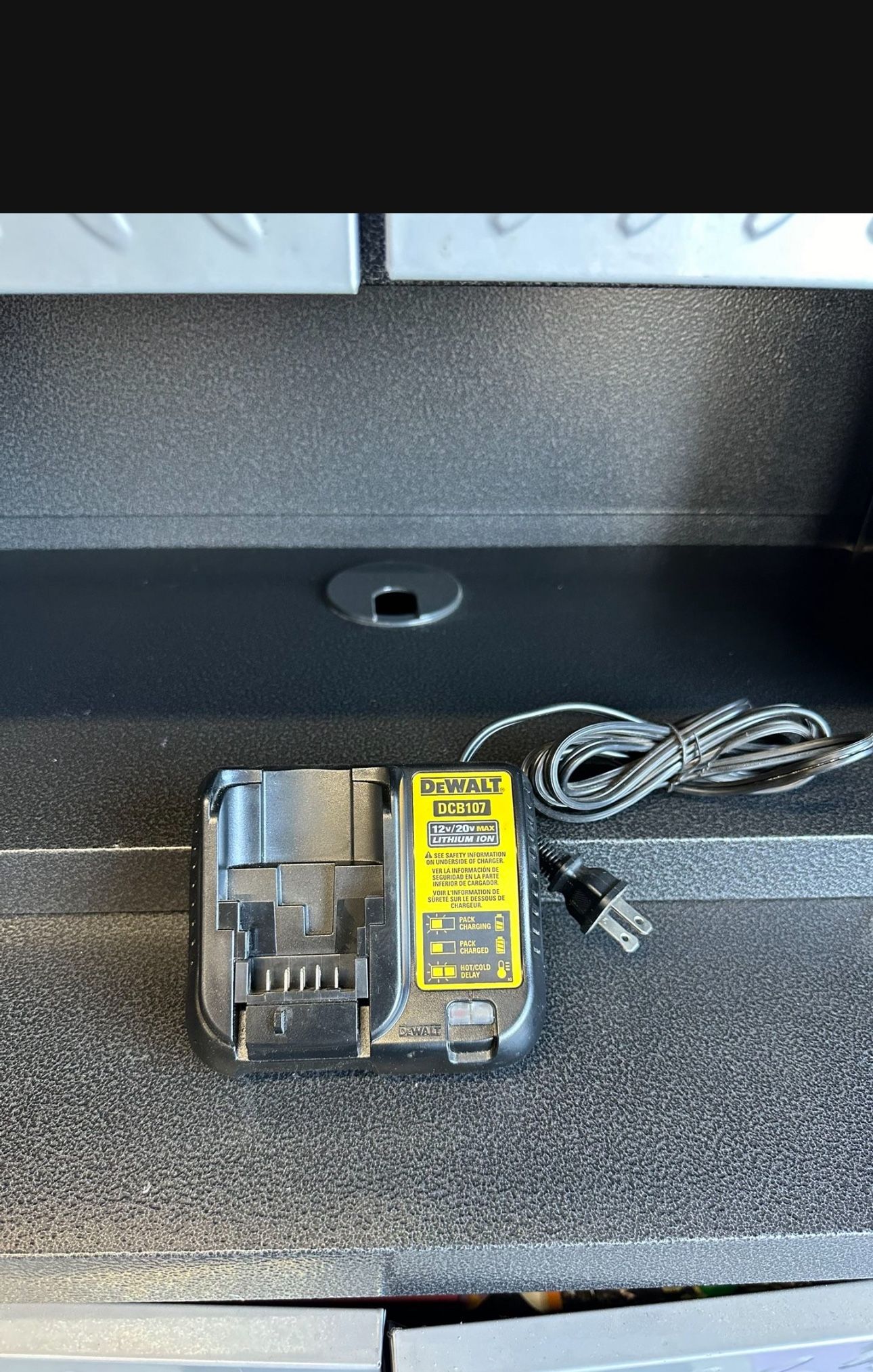 Dewalt 20v /12v Charger !!