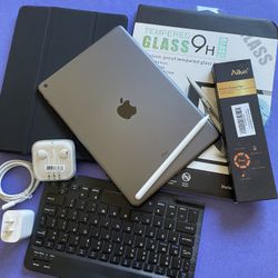 Apple IPad 8th Generation (10.2” Retina /IOS 18/ 2020 model) 32GB with stylus pen, keyboard & Accessories 