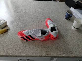 Adidas Predator Men's Soccer ⚽ Shoe.