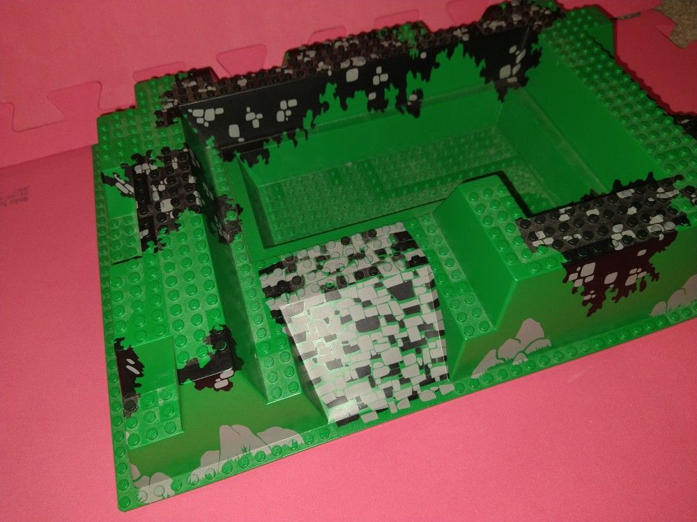 Lego Royal Knights Castle 6090 Raised Baseplate With Ramp