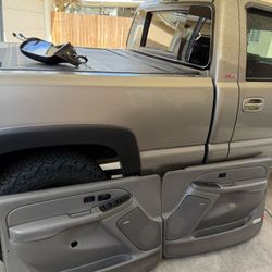 Tahoe Front Door Panels And Switches 