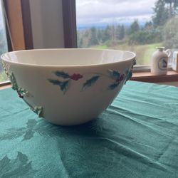 Giant Franz 3 D Centerpiece Holly bowl