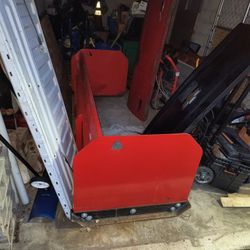 8 Foot Snow Box Like New Used 3 Times 