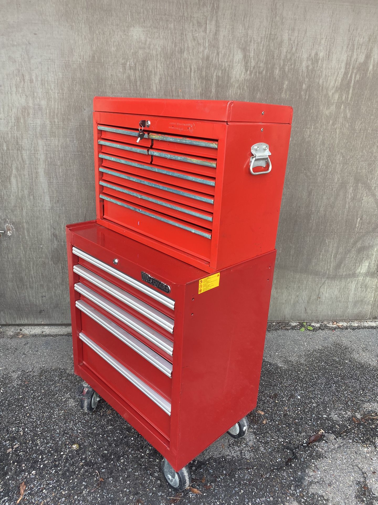 300 WESTWARD tool box comes with its keys for Sale in Anaheim, CA