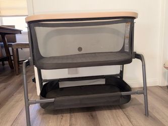Maxi-Cosi Iora bedside bassinet