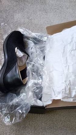 Brand new in the box Women Flat shoes 2 pairs are available

Cole Haan Zero Grand

The 1st pair size 5B is a Black Color. $69

The 2nd pair. Size 5.5B