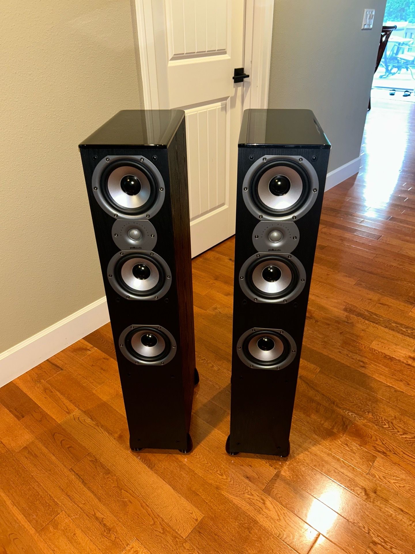 Polk audio TSI 400 floor standing speakers