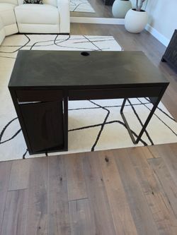 Computer desk