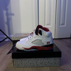 Air Jordan 5 Retro 'Fire Red' 2025