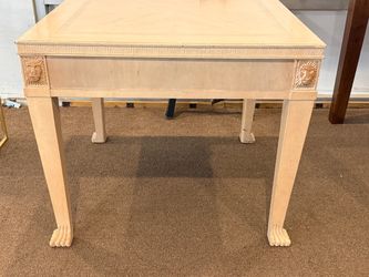 Amazing Neoclassical-style carved pure wood small coffee / end table Greek border Lion carved corner