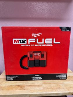 Milwaukee M12 FUEL 1.6 Gallon Wet/Dry Vacuum