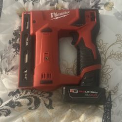 Milwaukee Stapler With XC4.0 Battery 
