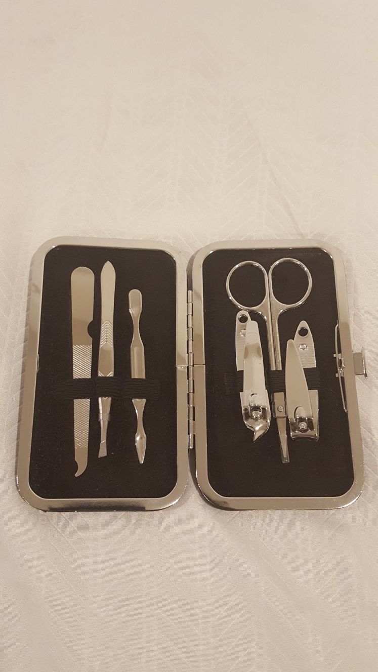 DANIELLE 7 PIECE MANICURE SET WITH CARRYING CASE & dbb MEN'S GROOMING KIT