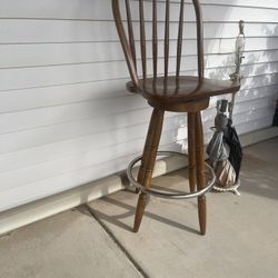Colonial Bar Stool