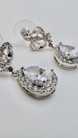 Woman’s Silver Tear Drop Earrings