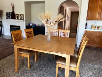 Expandable Wood Dining Table with 8 Chairs