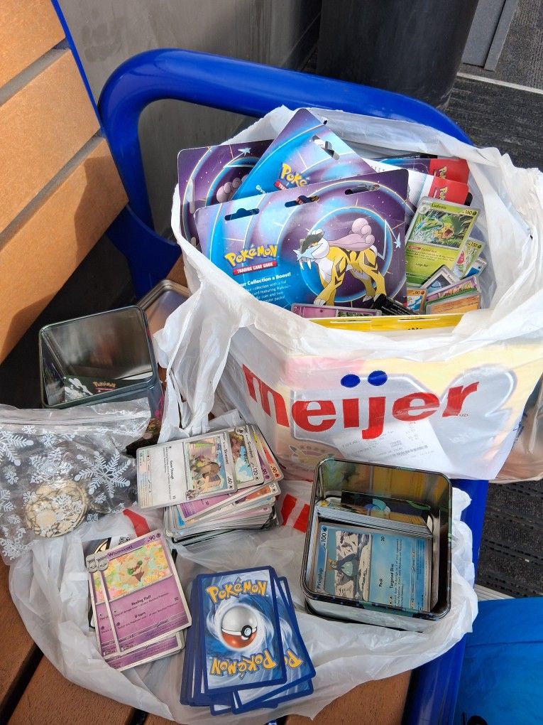 Pokémon Collectable Tin Full Of Pokémon Cards And Coin.
