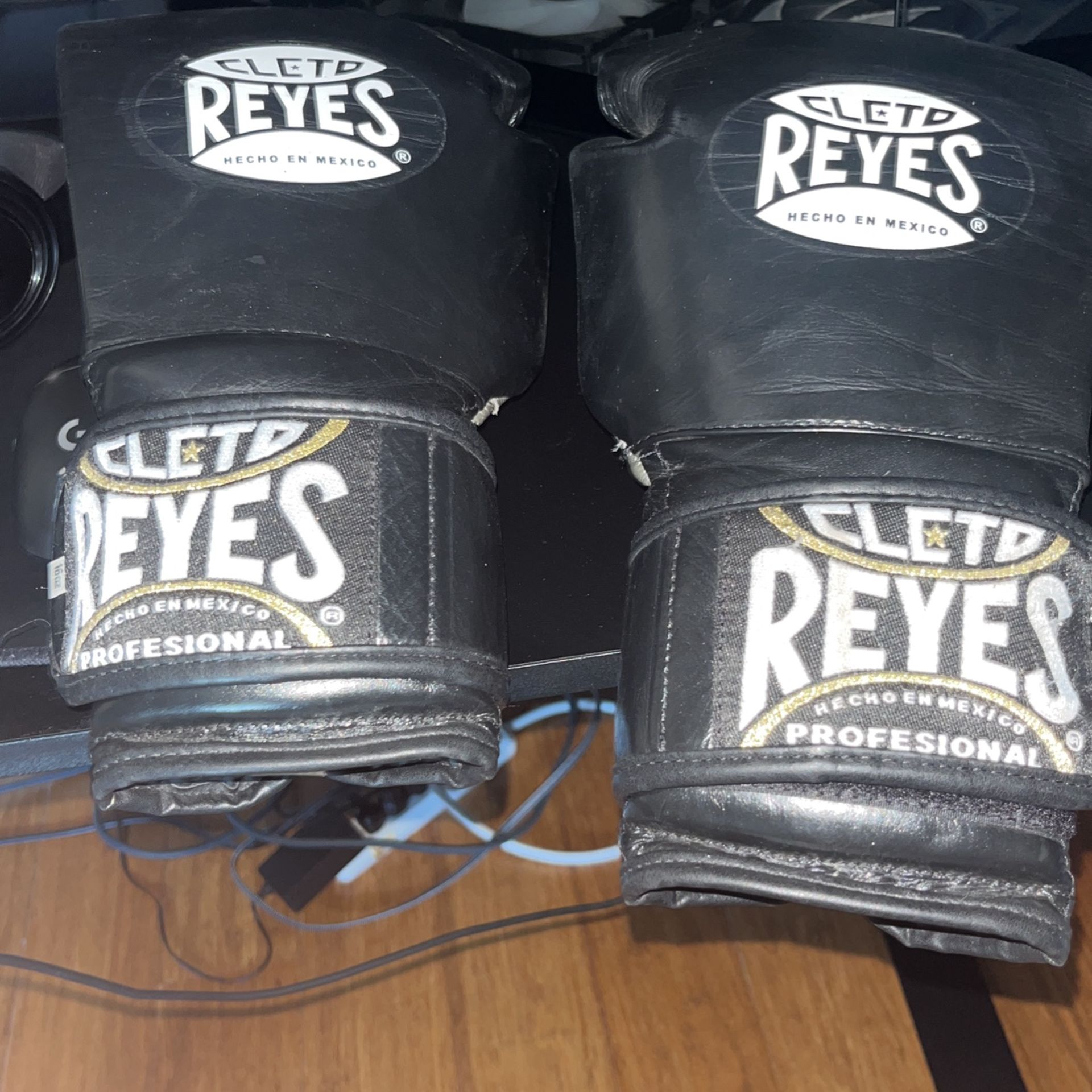 Cleto Reyes Boxing Gloves / Black / 16 oz/ Authentic