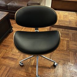 Extremely Expensive, Gorgeous, Modern Black Leather And Wood Computer Chair !