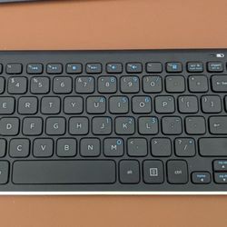Bluetooth Wireless Keyboard Like New MSRP $71.83