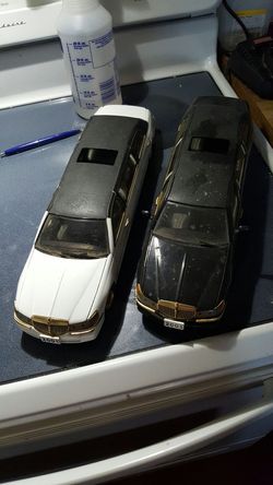 2 limousines