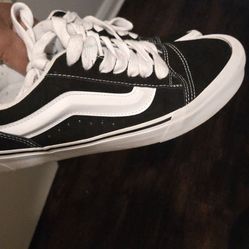 VANS Knu Skool Men's Sneakers Black/True White, Size 10