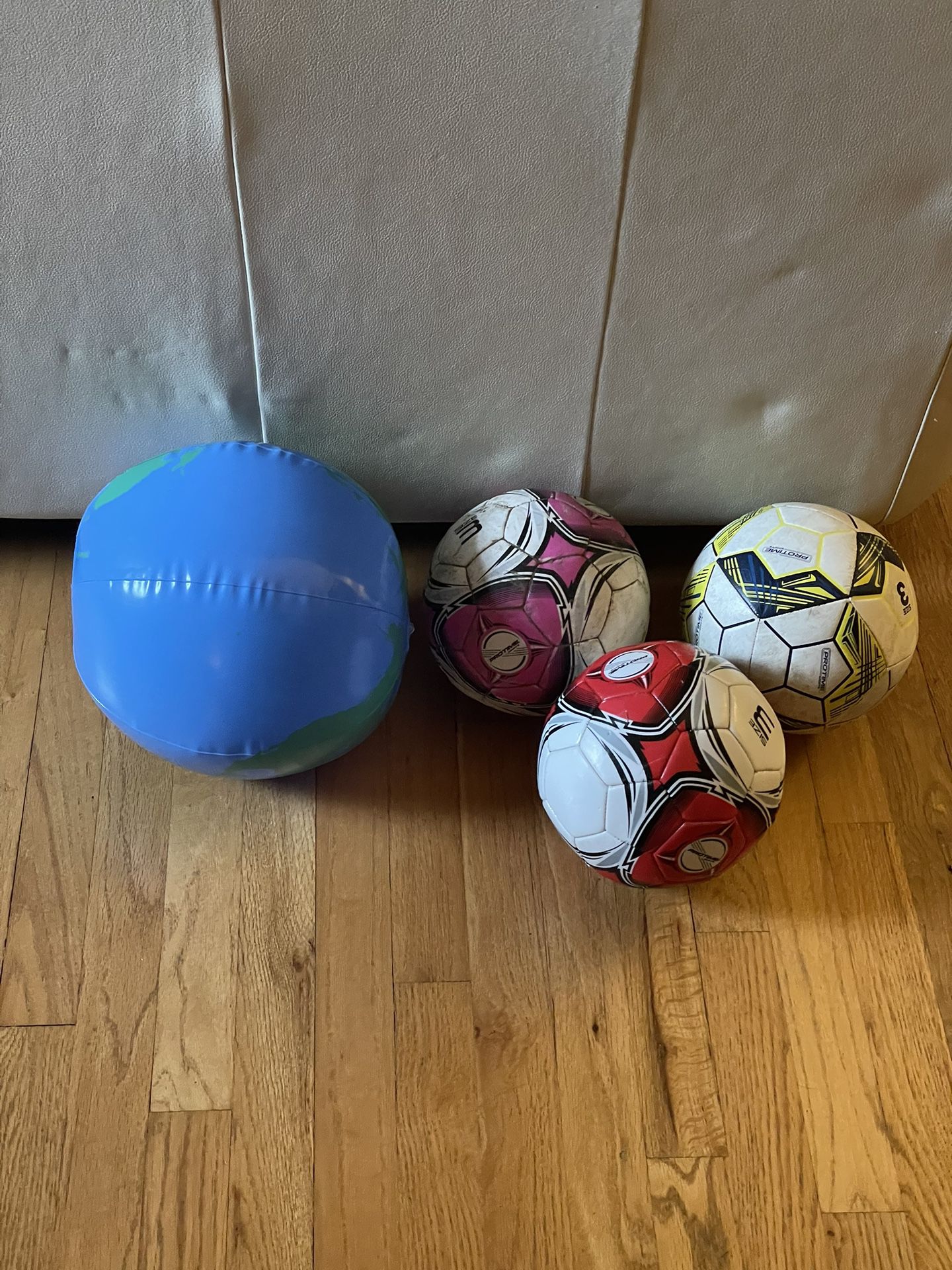 Free Size 3 Soccer Balls And Beach Ball