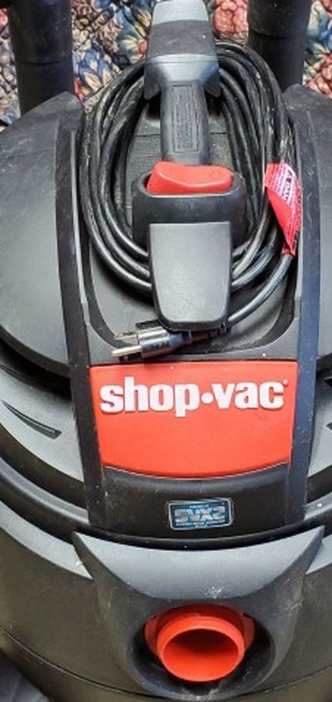 16 Gallon Shop Vac. 2 Inch Hose With Attachments