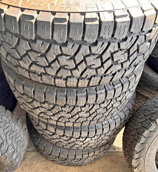 35X12.50/R18 Tires Con 80% De Vida Las 4 De La Marca TOYO