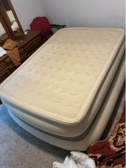 Blow up mattress