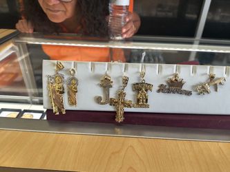 14k10k gold pendant different prices and grams layaway available for 10% dwon if you interested please make sure you ask for Maribel thank you