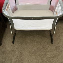 Baby Delight Beside Me Dreamer Bassinet and Bedside Sleeper