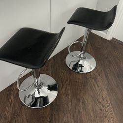 2 Barstools