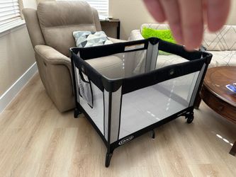 Graco baby playpen