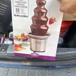 Fondue fountain