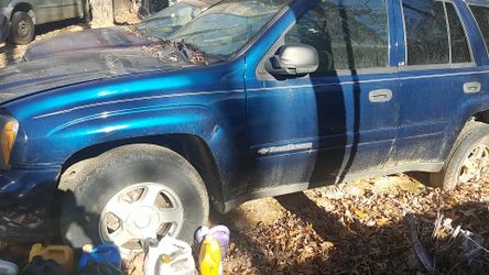 Two 2002 Chevy Trailblazer for parts
