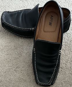 Men's Apt. 9 Genuine Black Leather Loafers / Slip-On Shoes - Size 9M