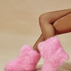 New SHEIN Pink Furry Boots Size 9