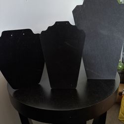 3 velvet necklace display 