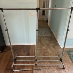 Single Pole Adjustable Clothing Rack