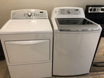 Lavadora y secadora eléctrica marca Kenmore en buenas condiciones