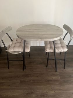 LIKE NEW DINING TABLE