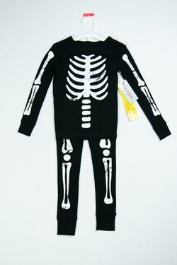 SHIPPING $9 | Boys halloween pajama size 4T