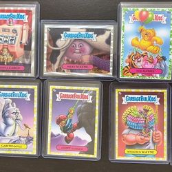 Lot of 10 Topps Garbage Pail Kids Mix - Chrome , Green & Yellow Parallel cards.