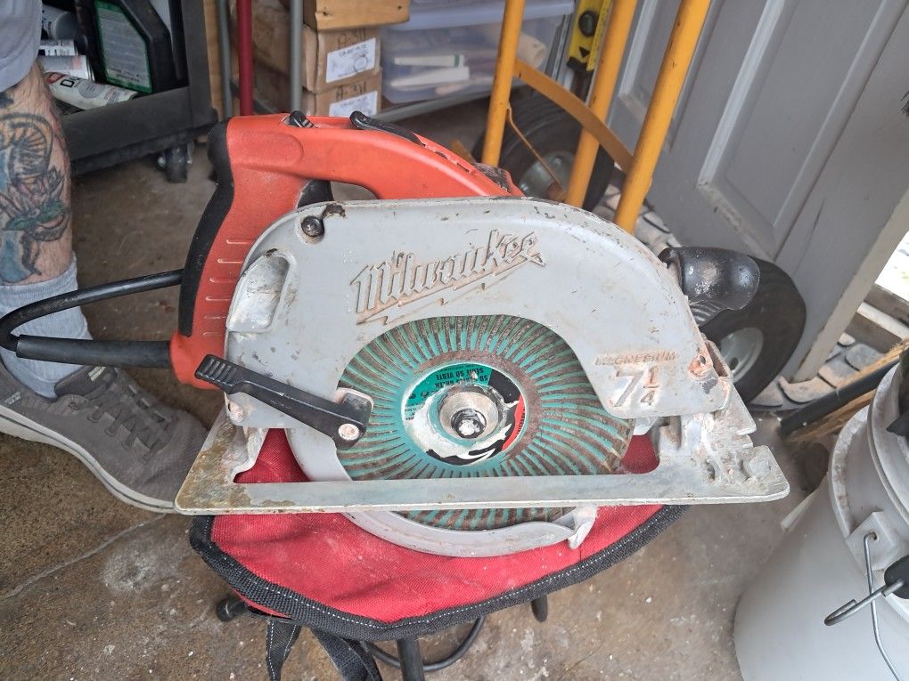 Milwaukee 6390-20 TILT-LOK 120V 7-1/4" Circular Corded Saw
