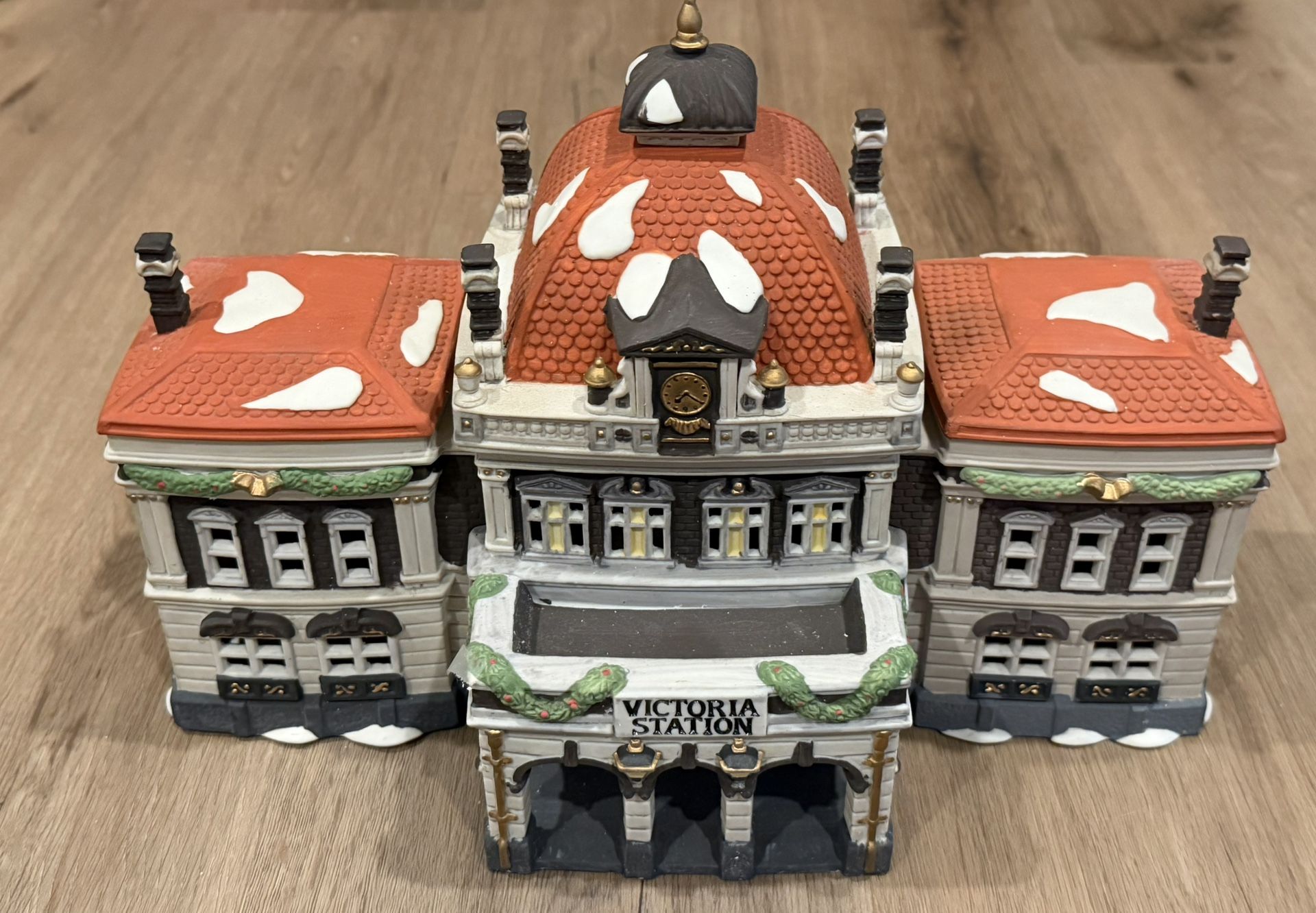 Dept. 56 Heritage Village Dickens’ Village Series Victoria Station 5574-3